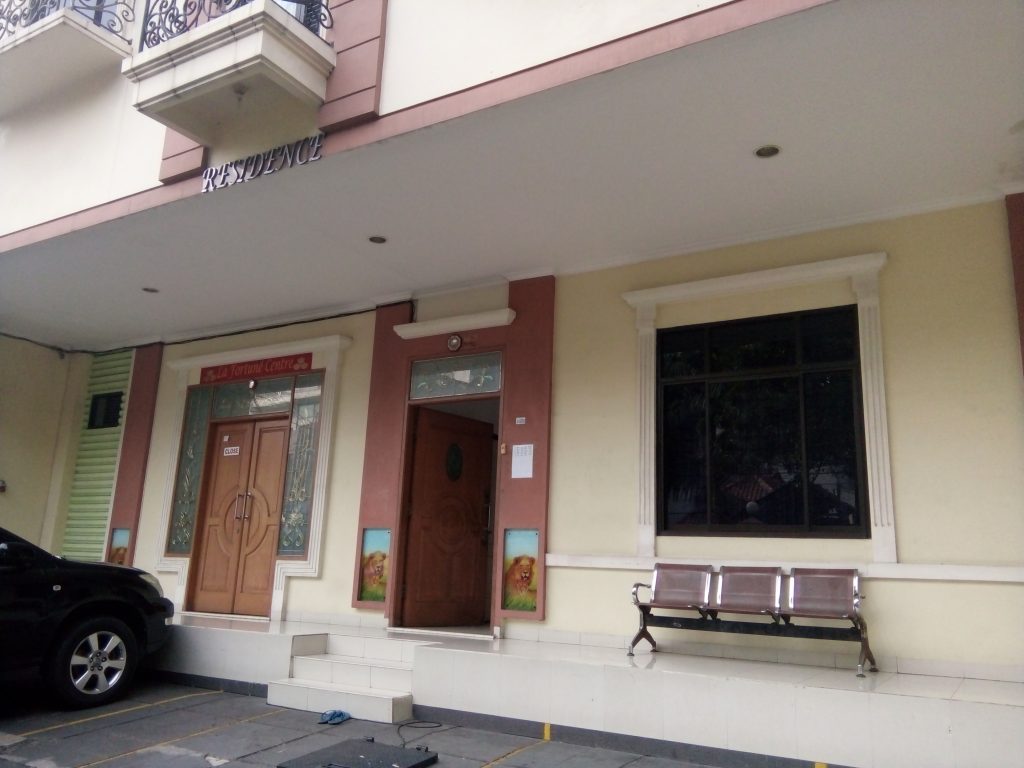 Halaman Parkir Residence 36